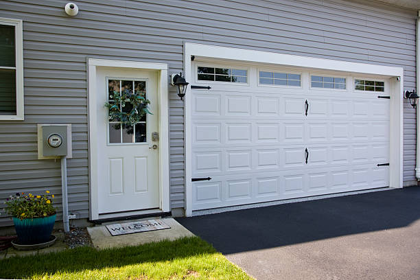 24/7 Emergency Garage Door Panel Replacement experts in Shadeland, IN